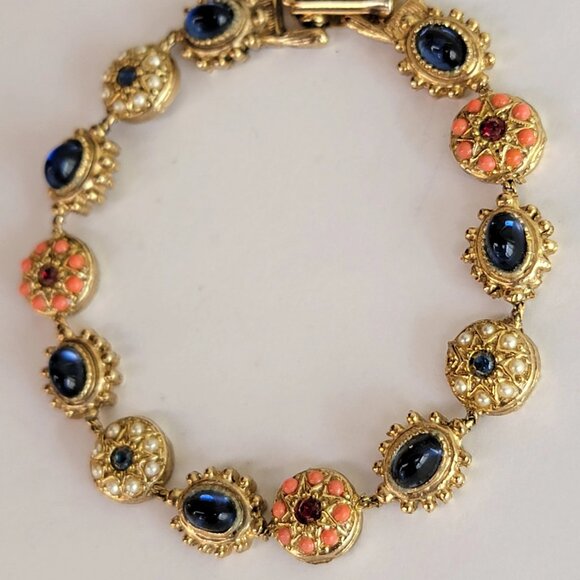 Vintage Signed ART Cabochon Faux Pearl and Coral Bead Bracelet - Picture 3 of 10